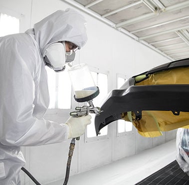 Técnico de Centro de Colisión de pintura de un vehículo | Keyes Toyota en Van Nuys CA