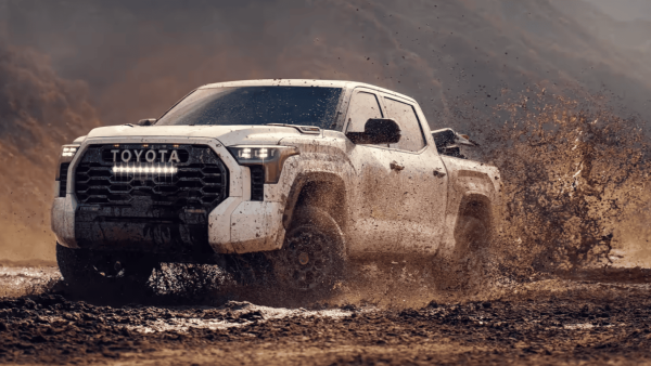 Una Toyota Tundra con un millón de millas a sus espaldas en la montaña