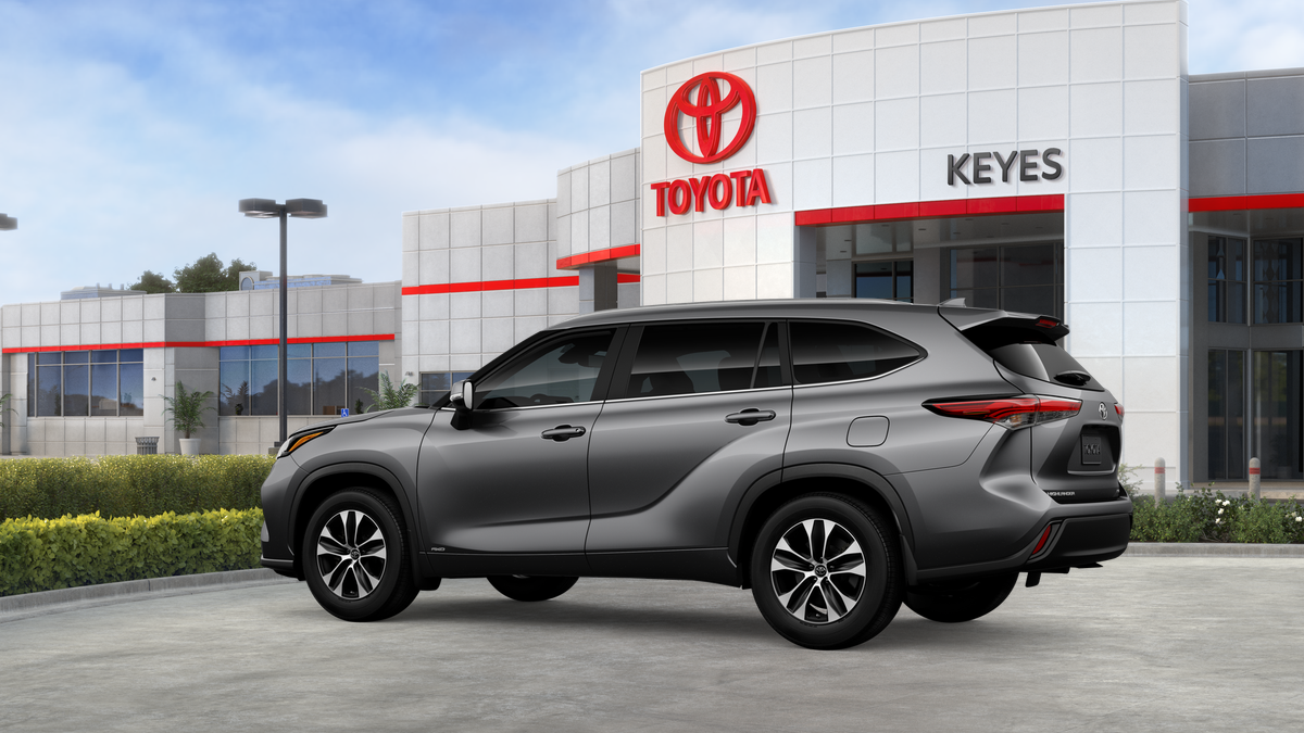 Toyota Highlander Hybrid XLE 2026