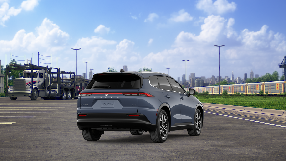 Toyota Crown Signia XLE 2026
