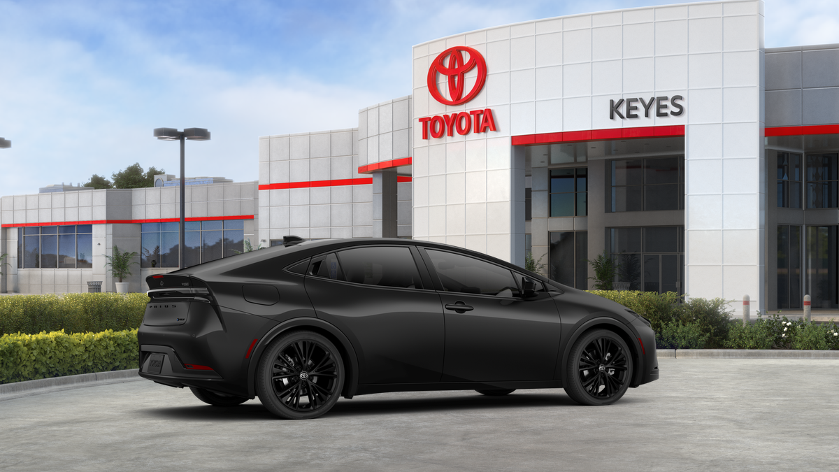 Toyota Prius Plug-In Hybrid Nightshade Edition 2026