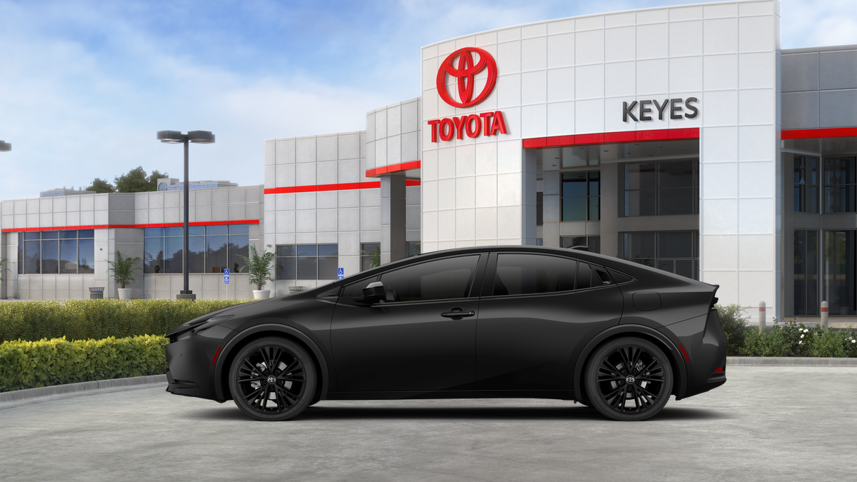 Toyota Prius Plug-In Hybrid Nightshade Edition 2026