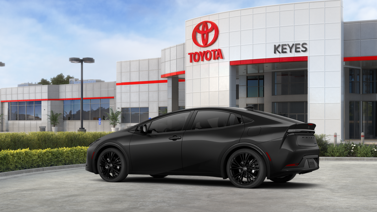 Toyota Prius Plug-In Hybrid Nightshade Edition 2026