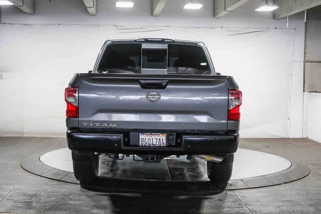 Nissan Titan S 2021
