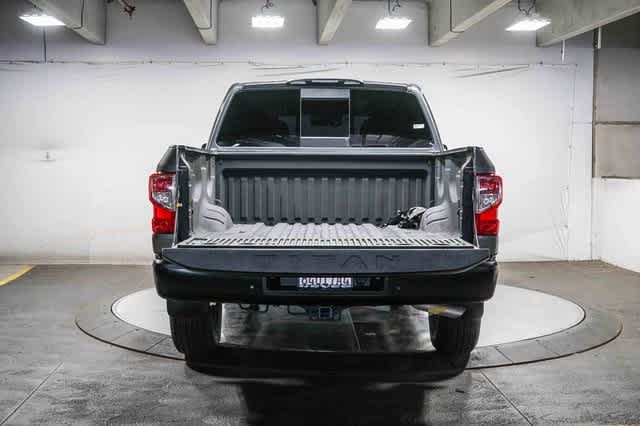 Nissan Titan S 2021