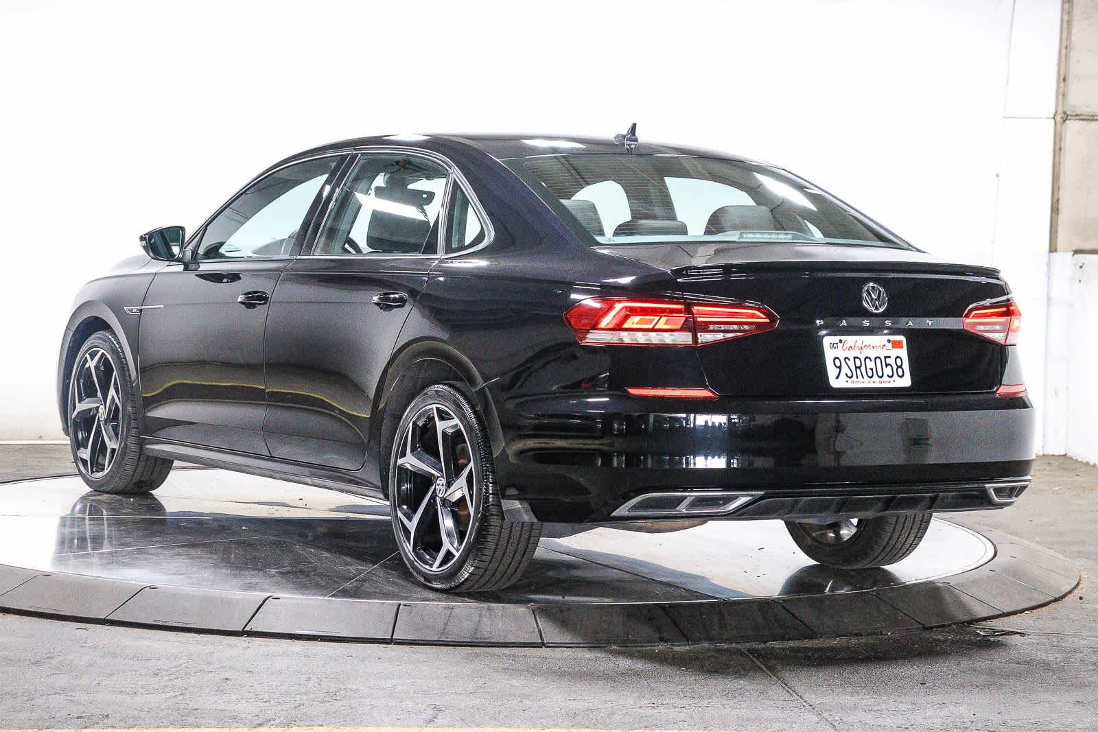 Volkswagen Passat 2.0T R-Line 2022