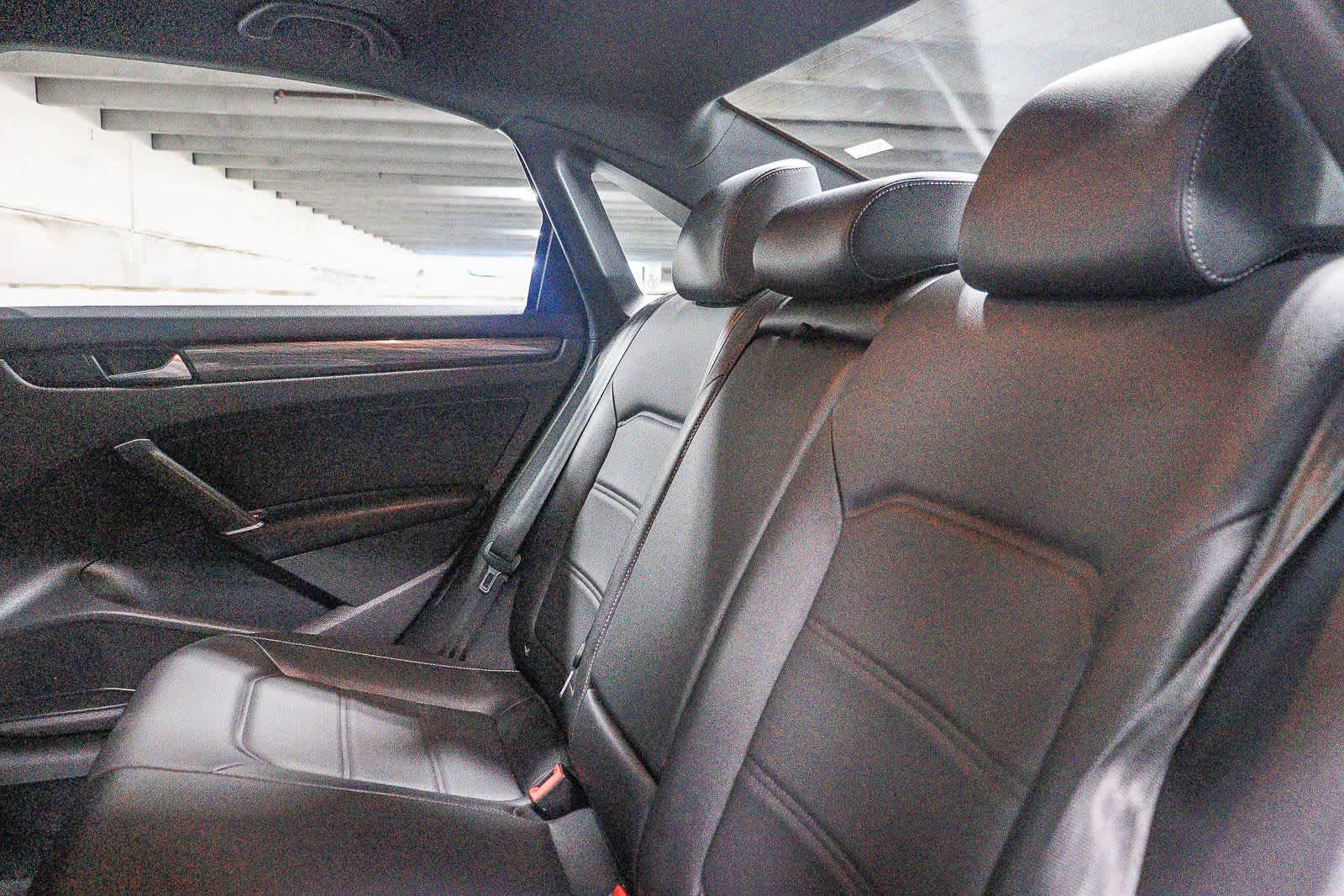 Volkswagen Passat 2.0T R-Line 2022
