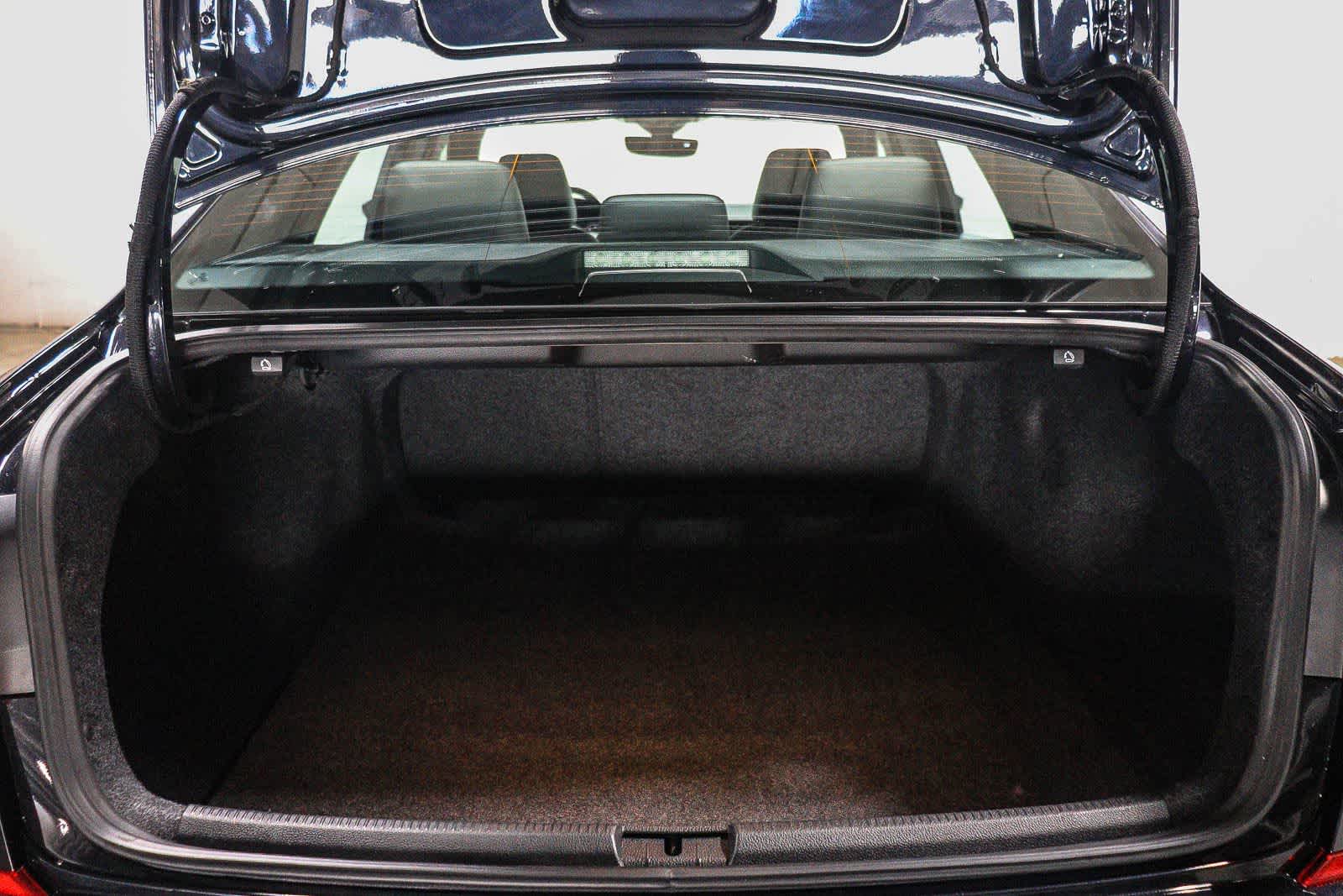 Volkswagen Passat 2.0T R-Line 2022