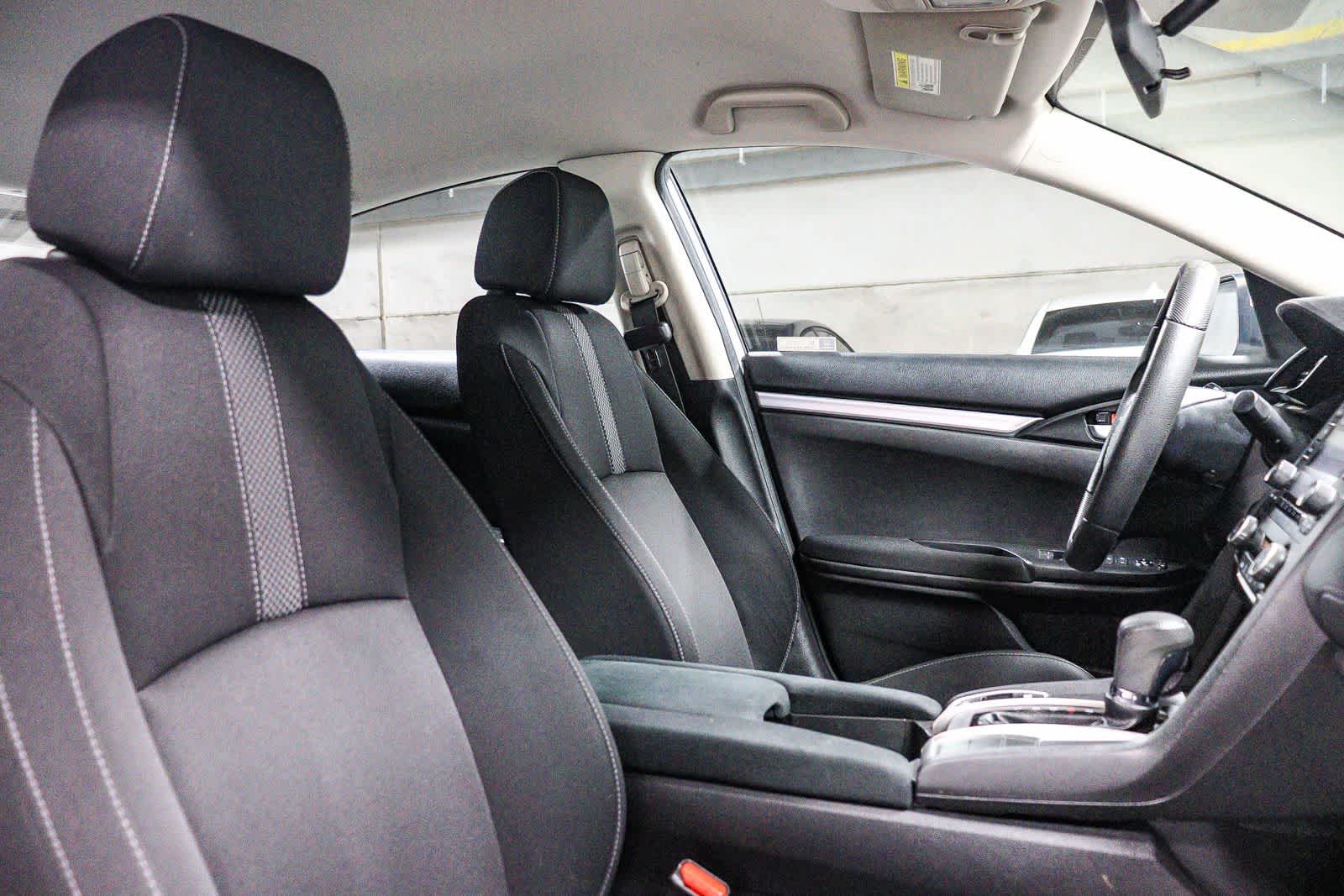 Honda Civic Sedán LX 2019