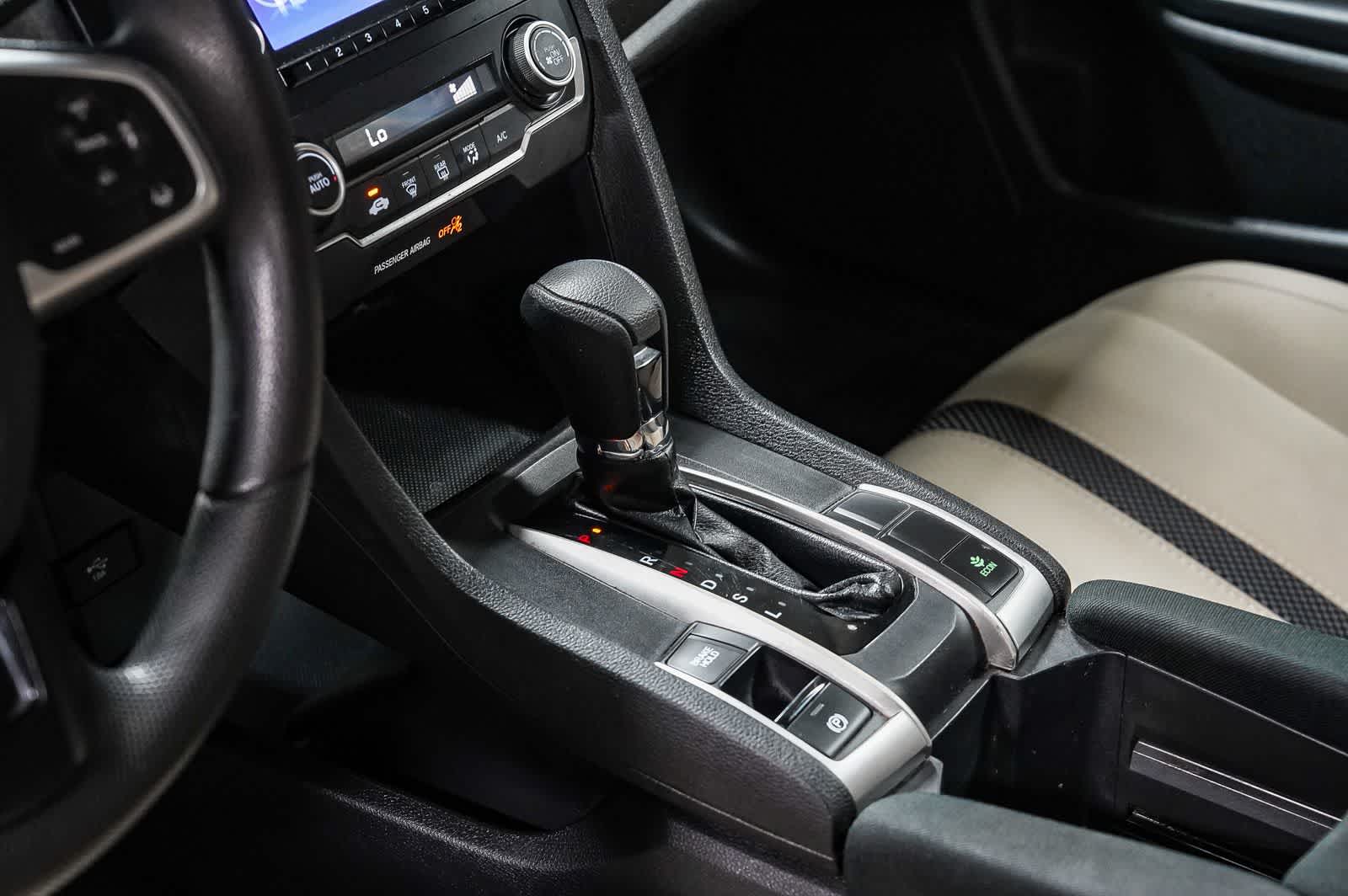Honda Civic Sedán LX 2020