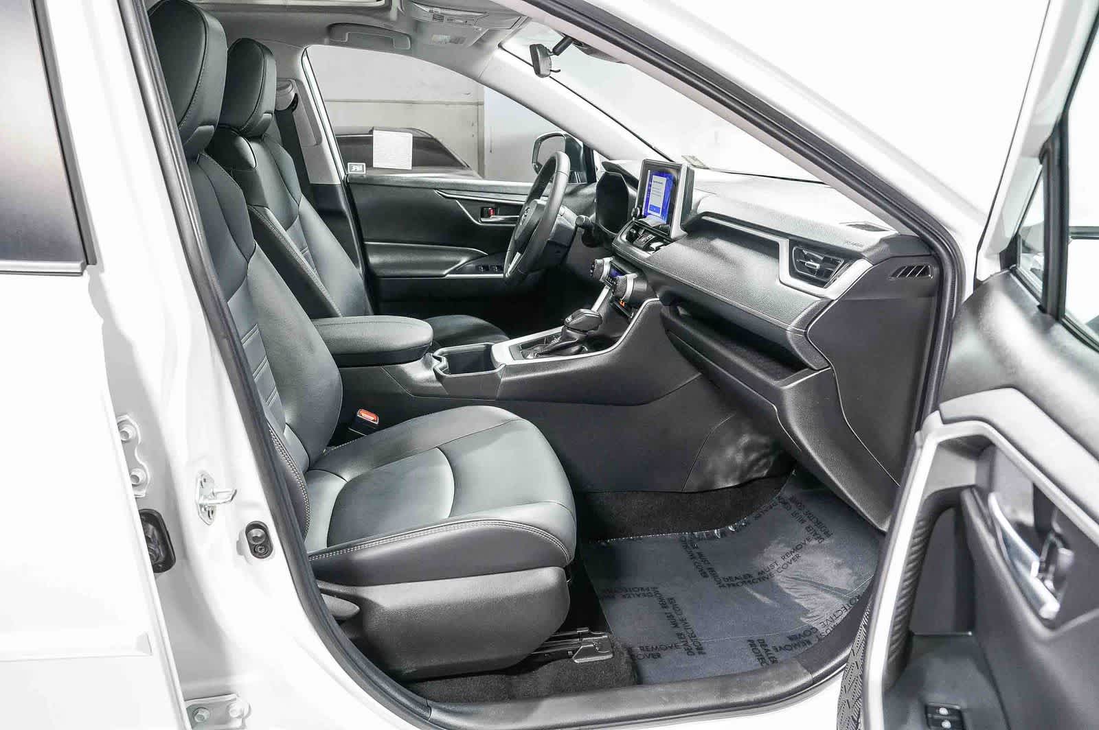 Toyota RAV4 XLE Premium 2024