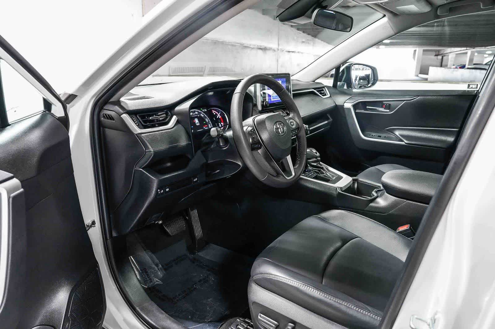 Toyota RAV4 XLE Premium 2024