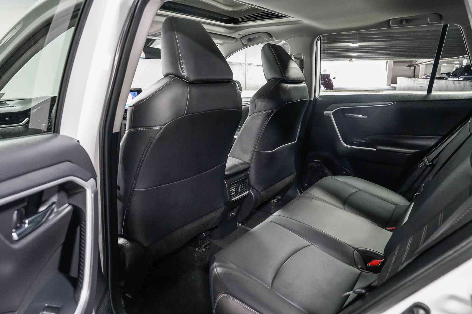 Toyota RAV4 XLE Premium 2024