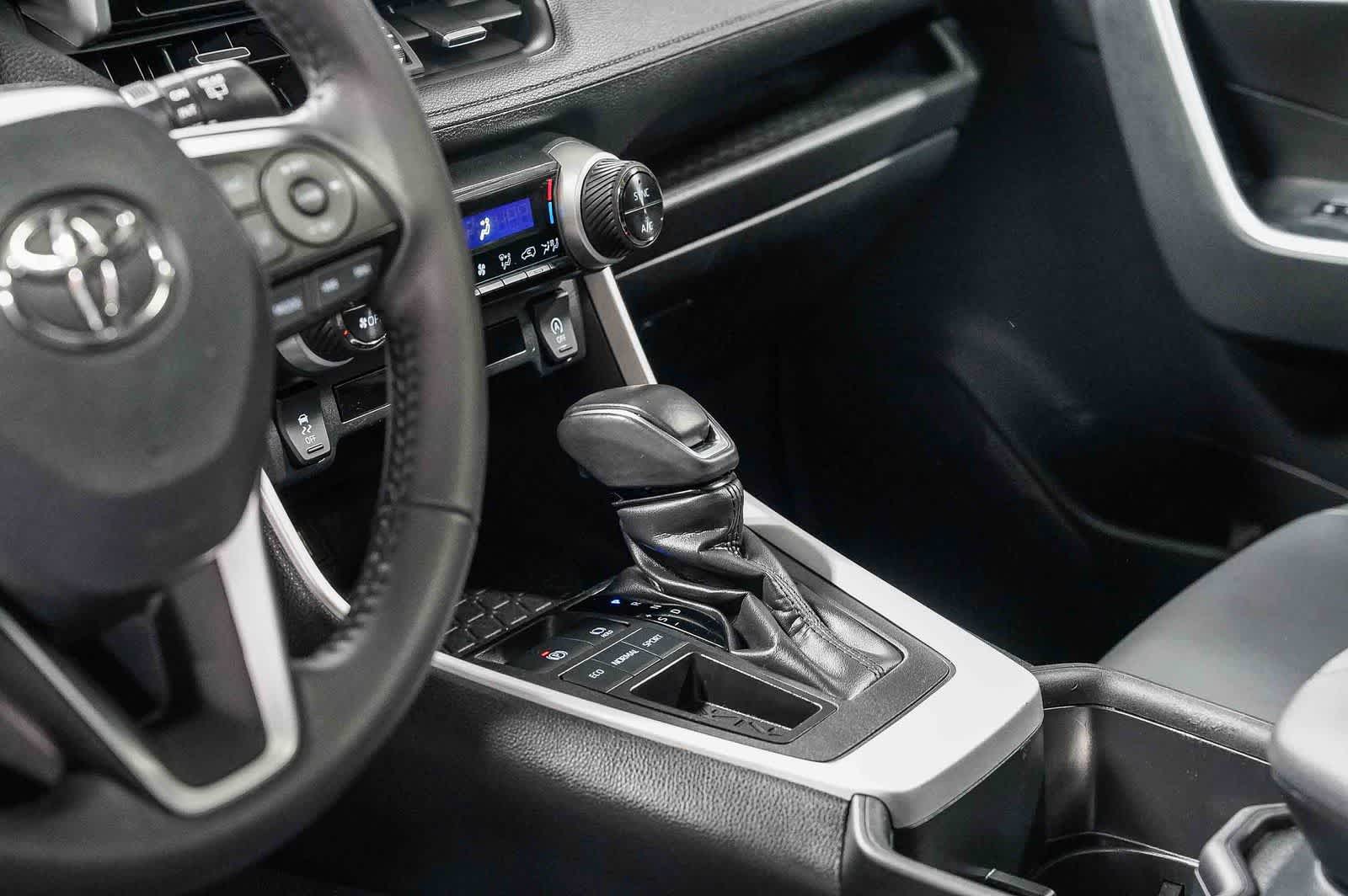 Toyota RAV4 XLE Premium 2024