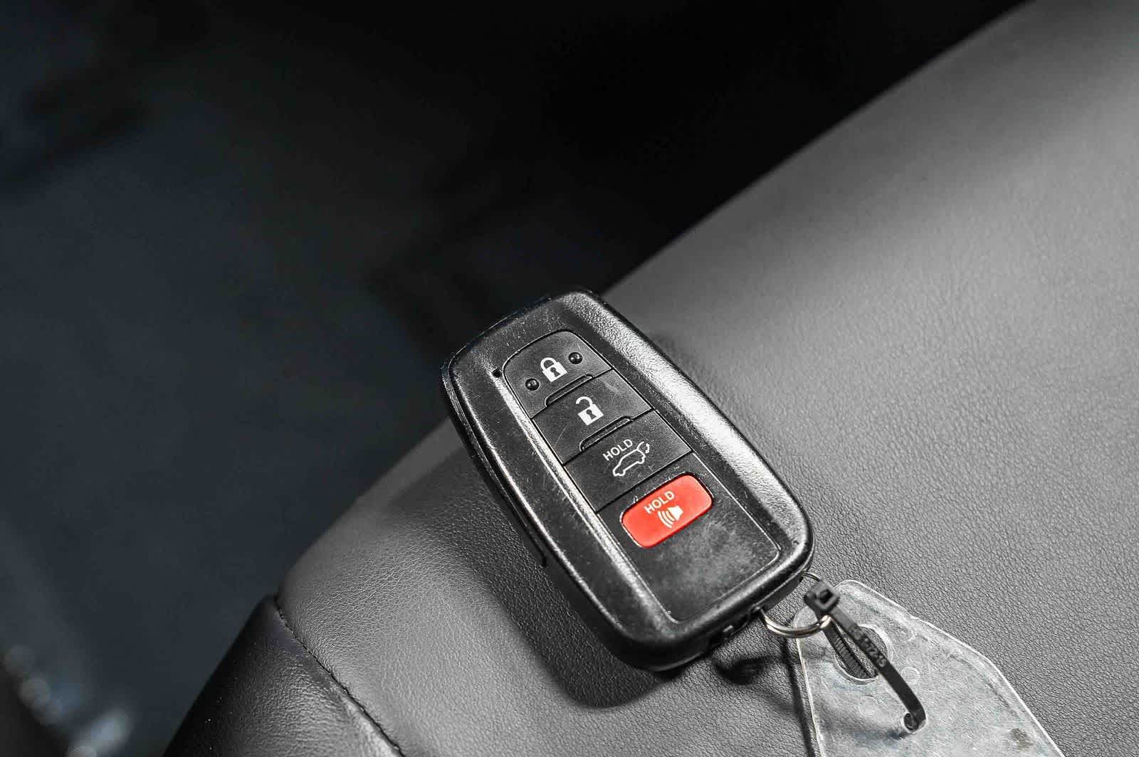 Toyota RAV4 XLE Premium 2024