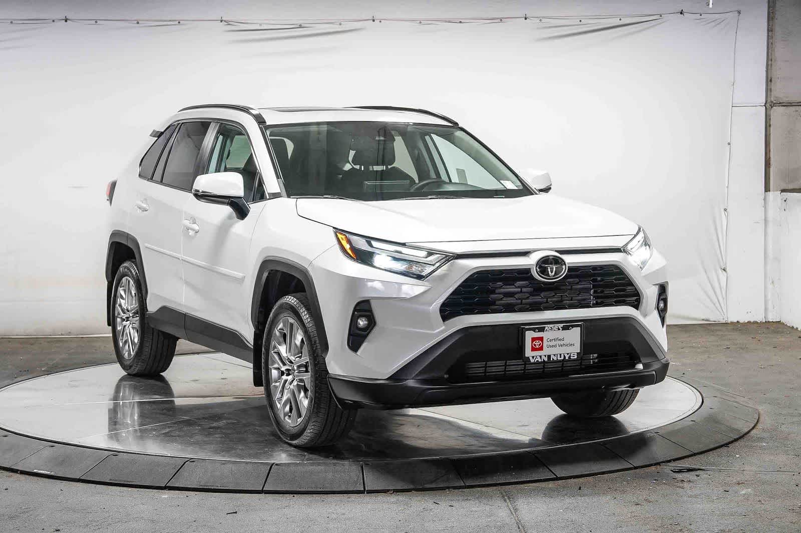 Toyota RAV4 XLE Premium 2024