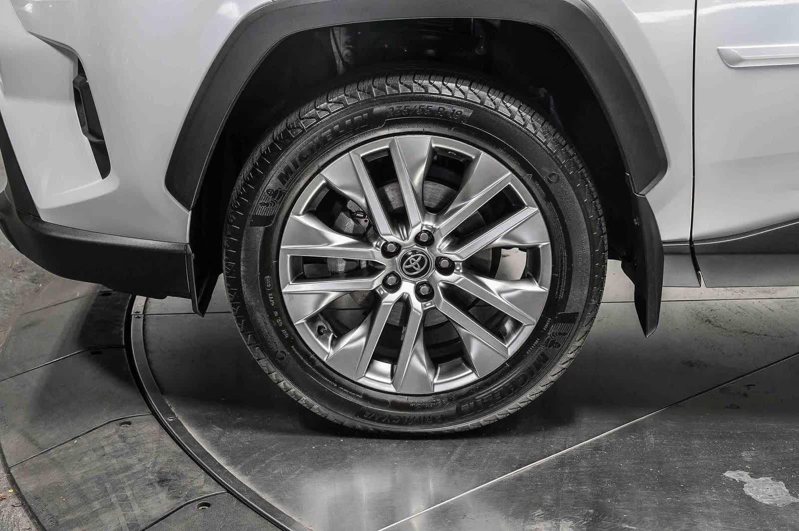 Toyota RAV4 XLE Premium 2024