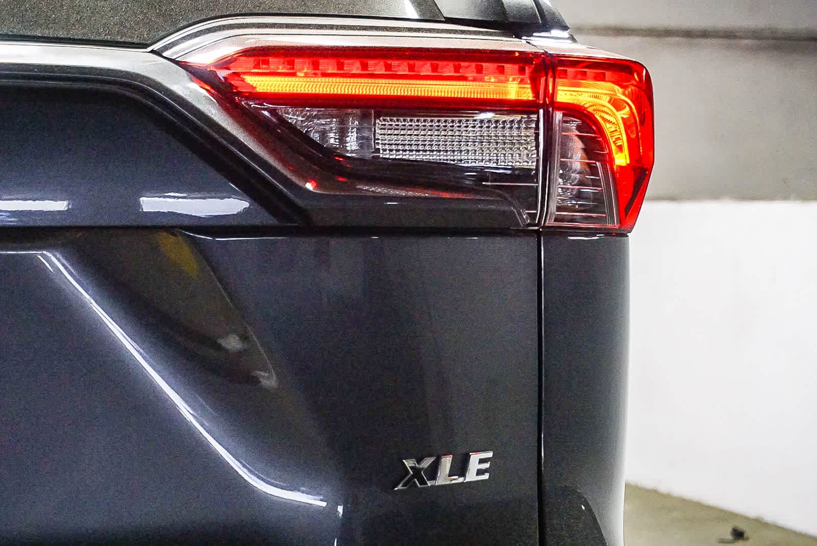 Toyota RAV4 XLE Premium 2024