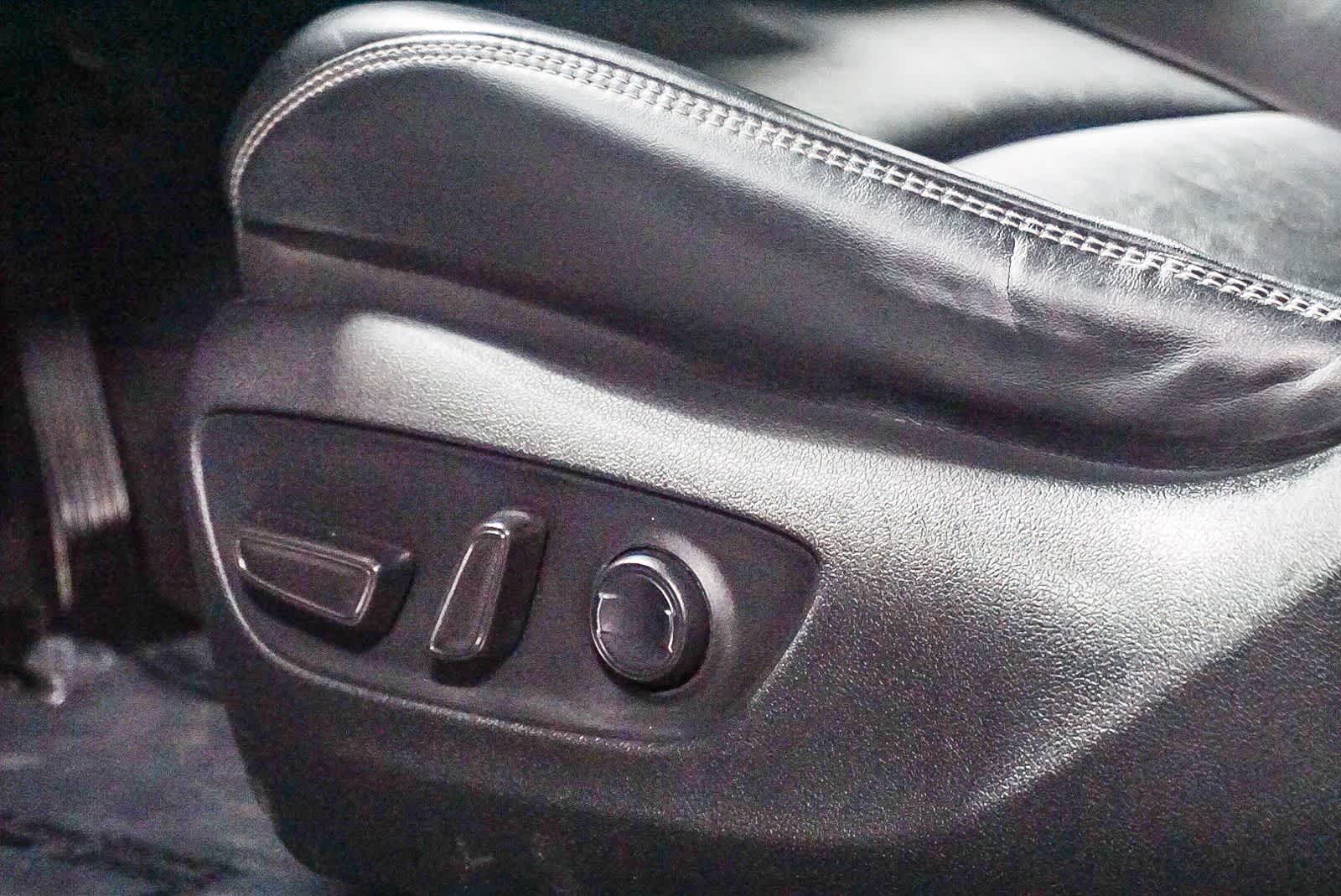 Toyota RAV4 XLE Premium 2024