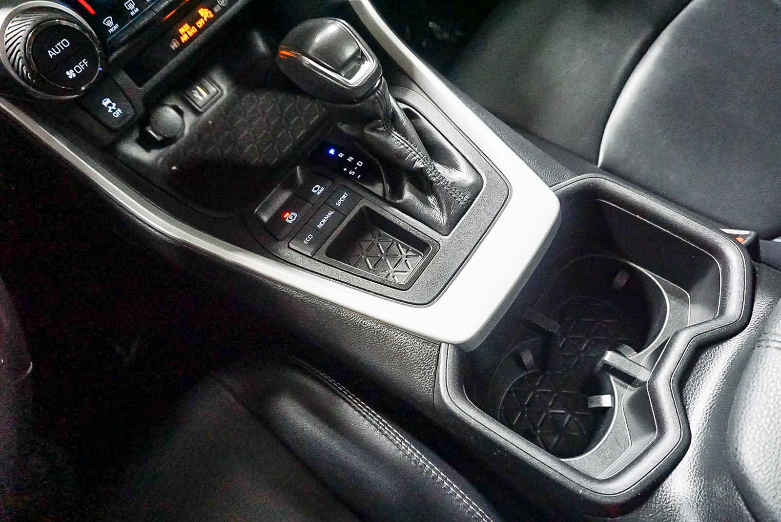 Toyota RAV4 XLE Premium 2024