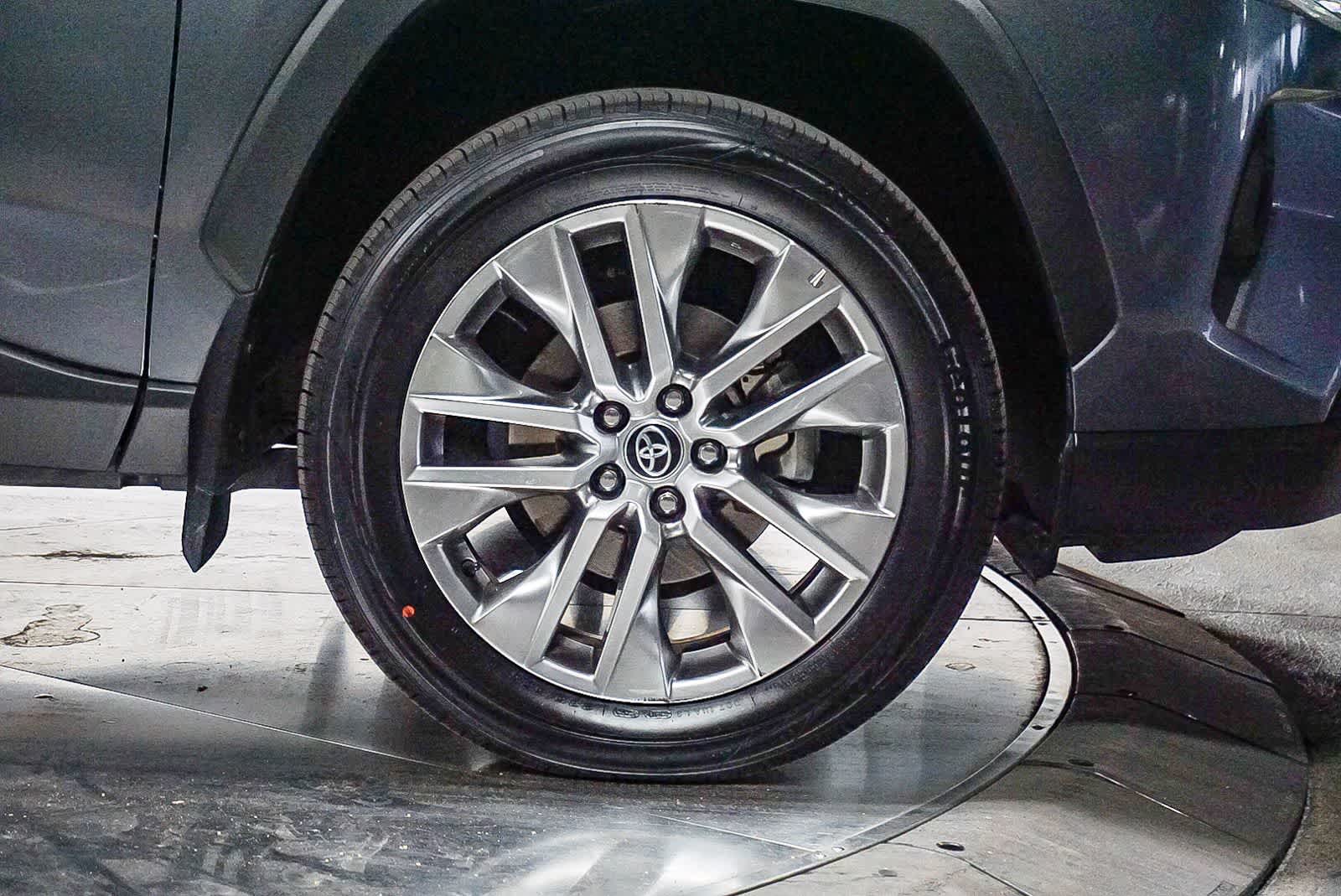 Toyota RAV4 XLE Premium 2024