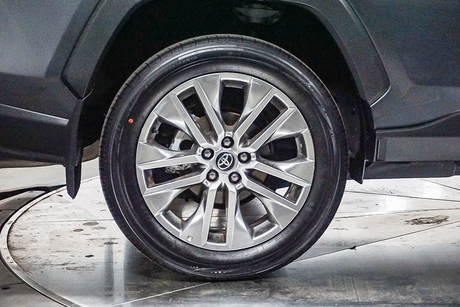 Toyota RAV4 XLE Premium 2024
