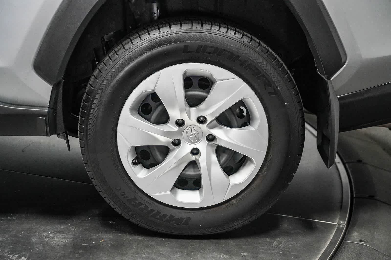 Toyota RAV4 LE 2021