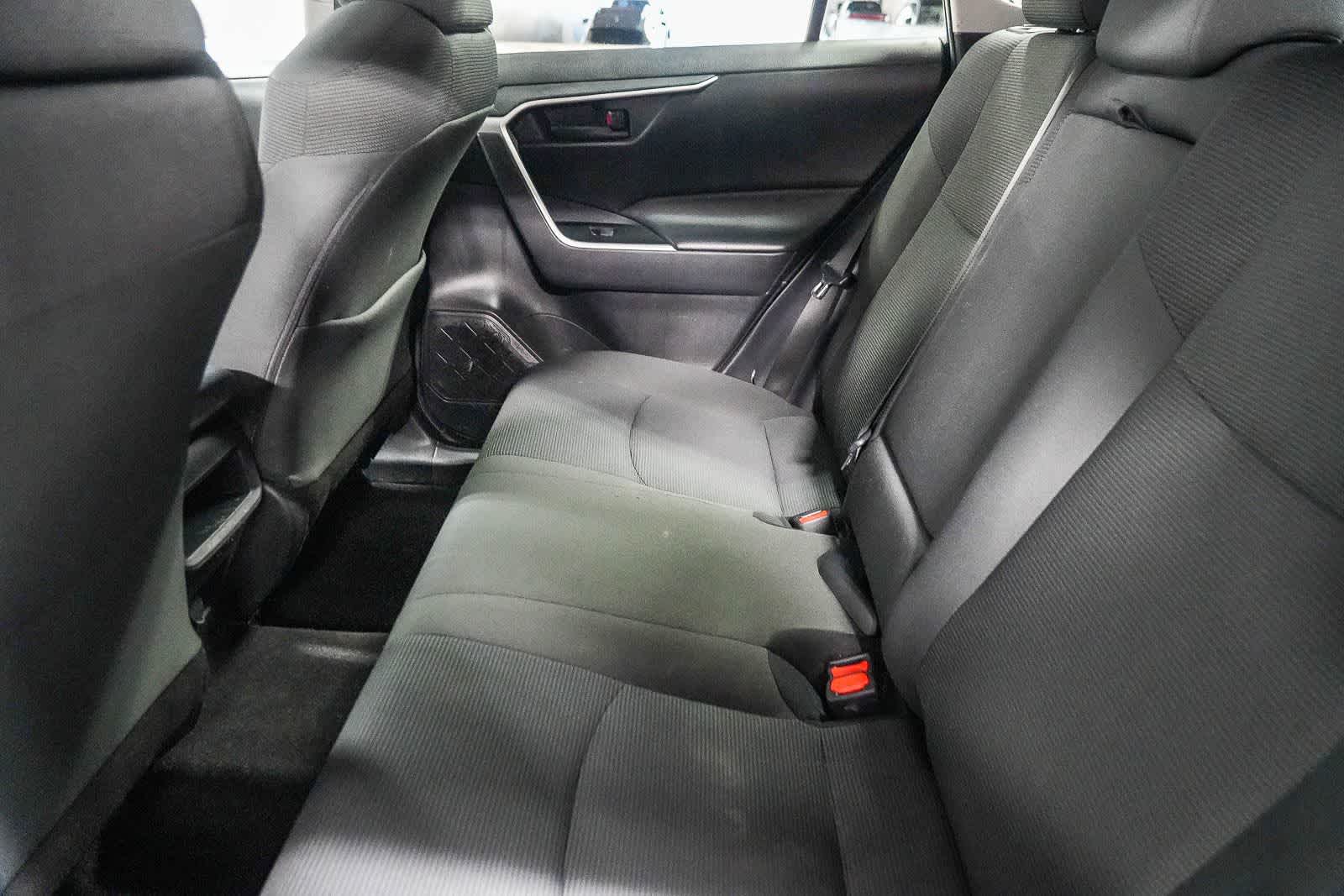 Toyota RAV4 LE 2021