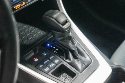 Toyota RAV4 LE 2021