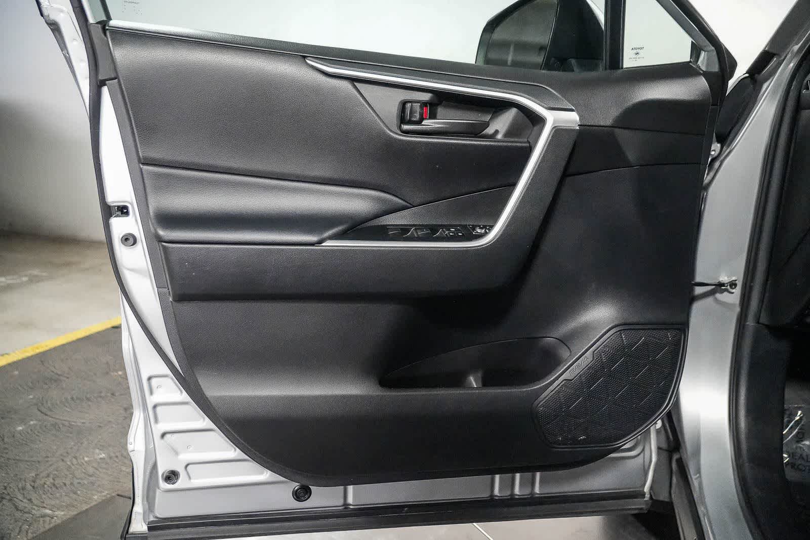 Toyota RAV4 LE 2021