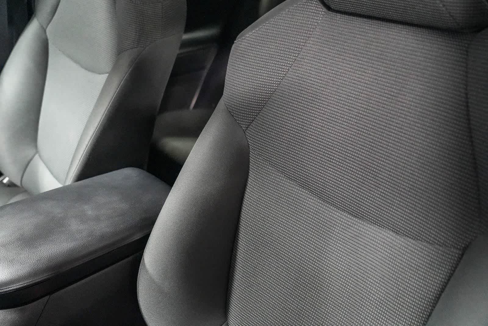 Toyota RAV4 LE 2021