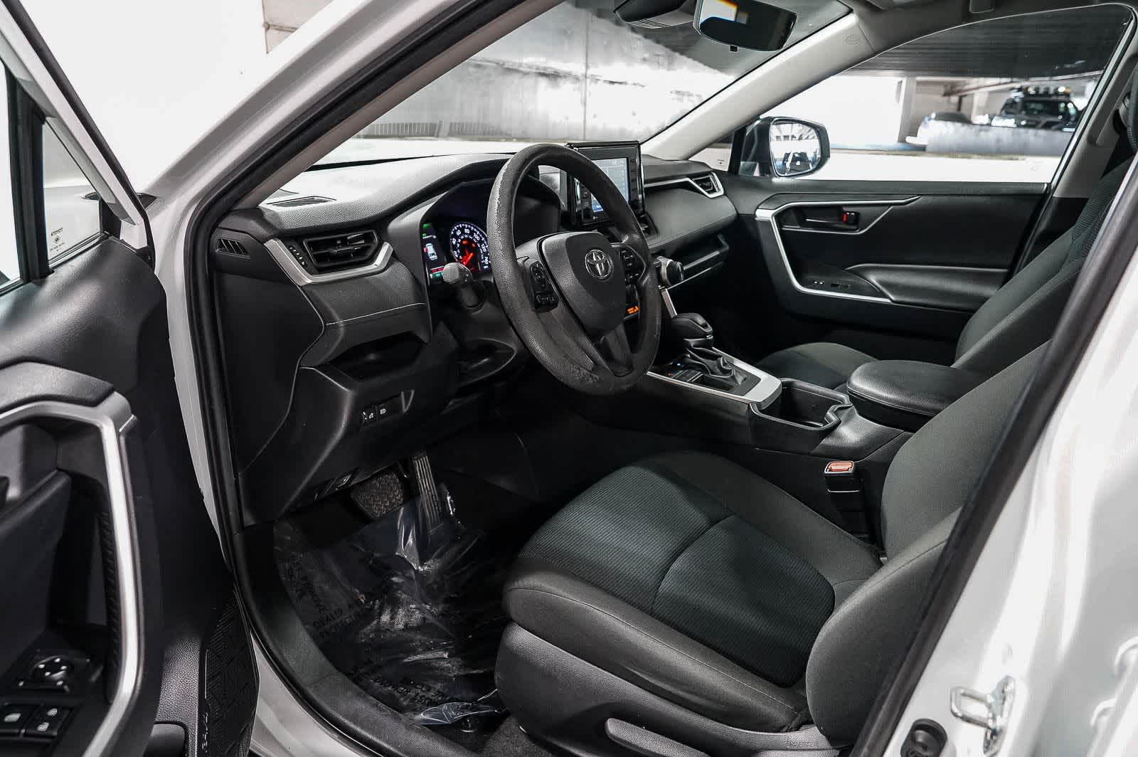 Toyota RAV4 LE 2022