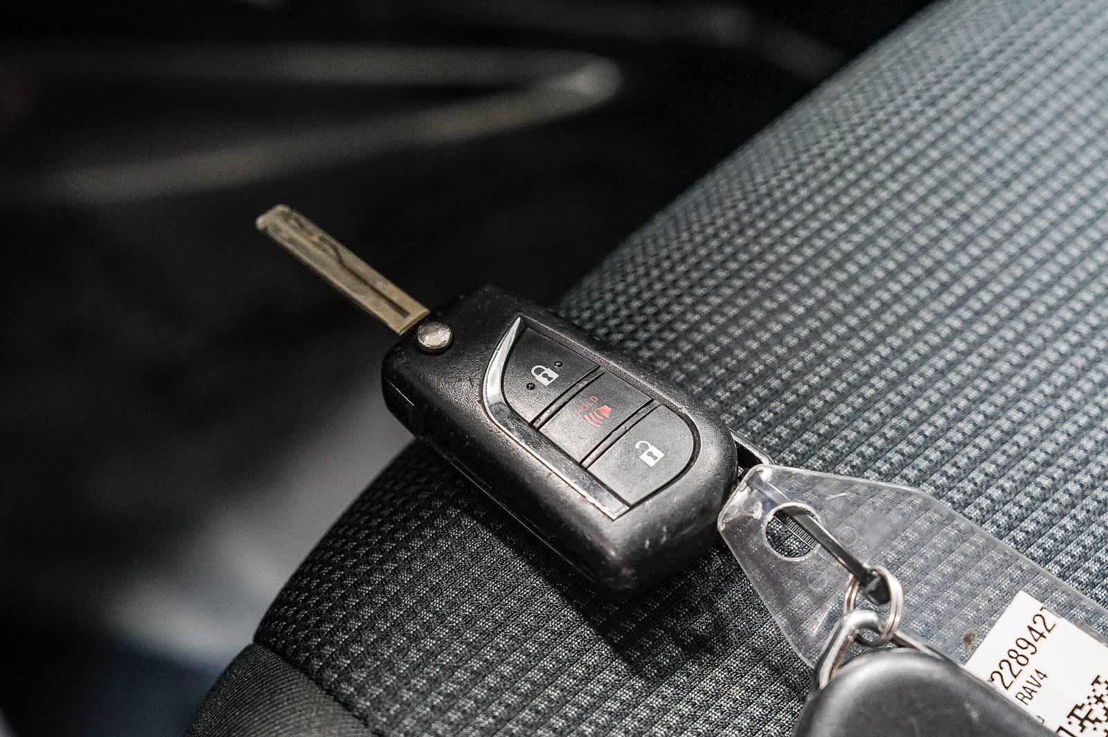 Toyota RAV4 LE 2022