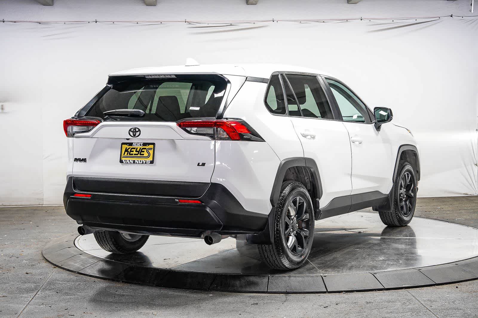 Toyota RAV4 LE 2022