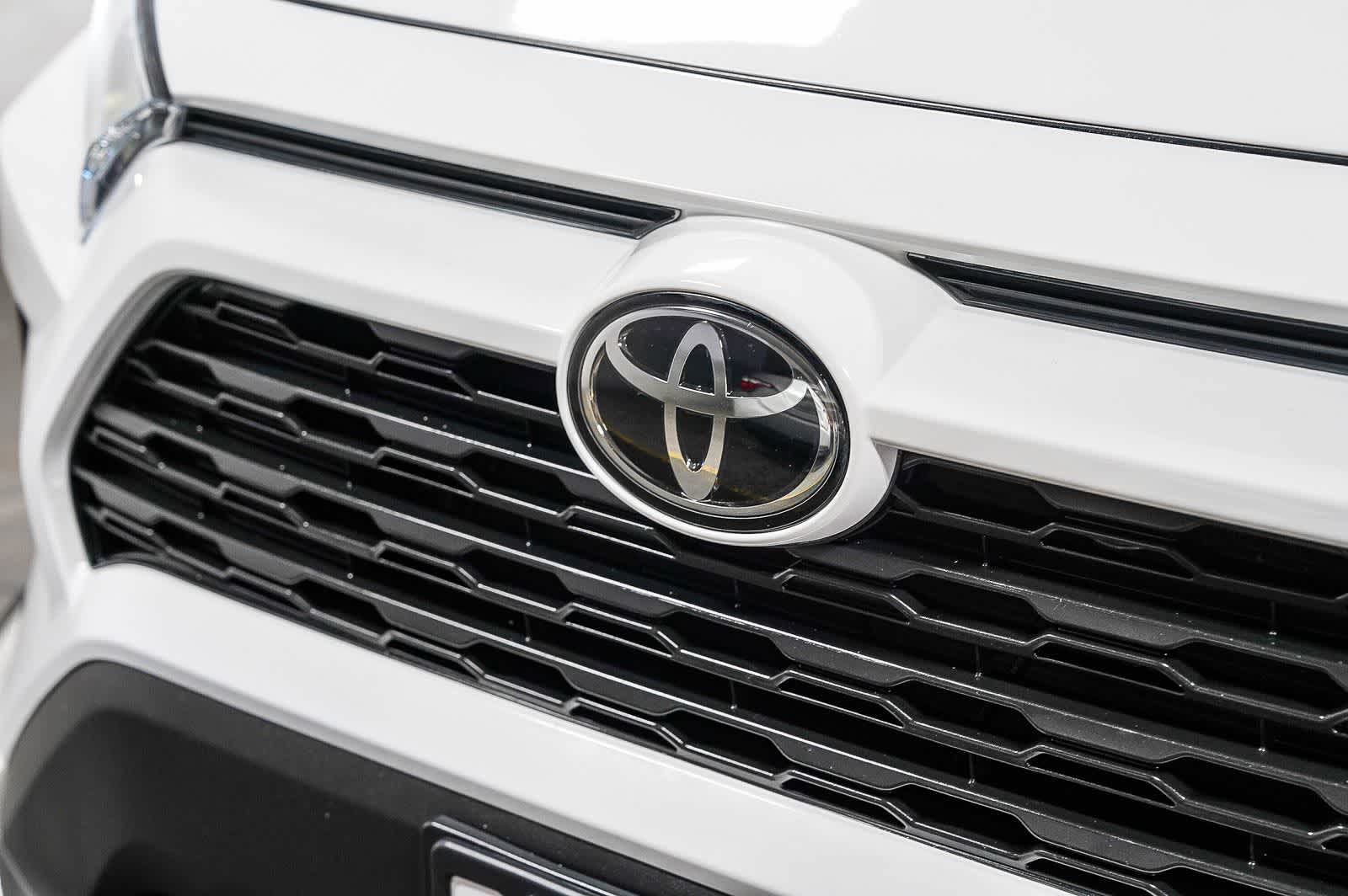 Toyota RAV4 LE 2022