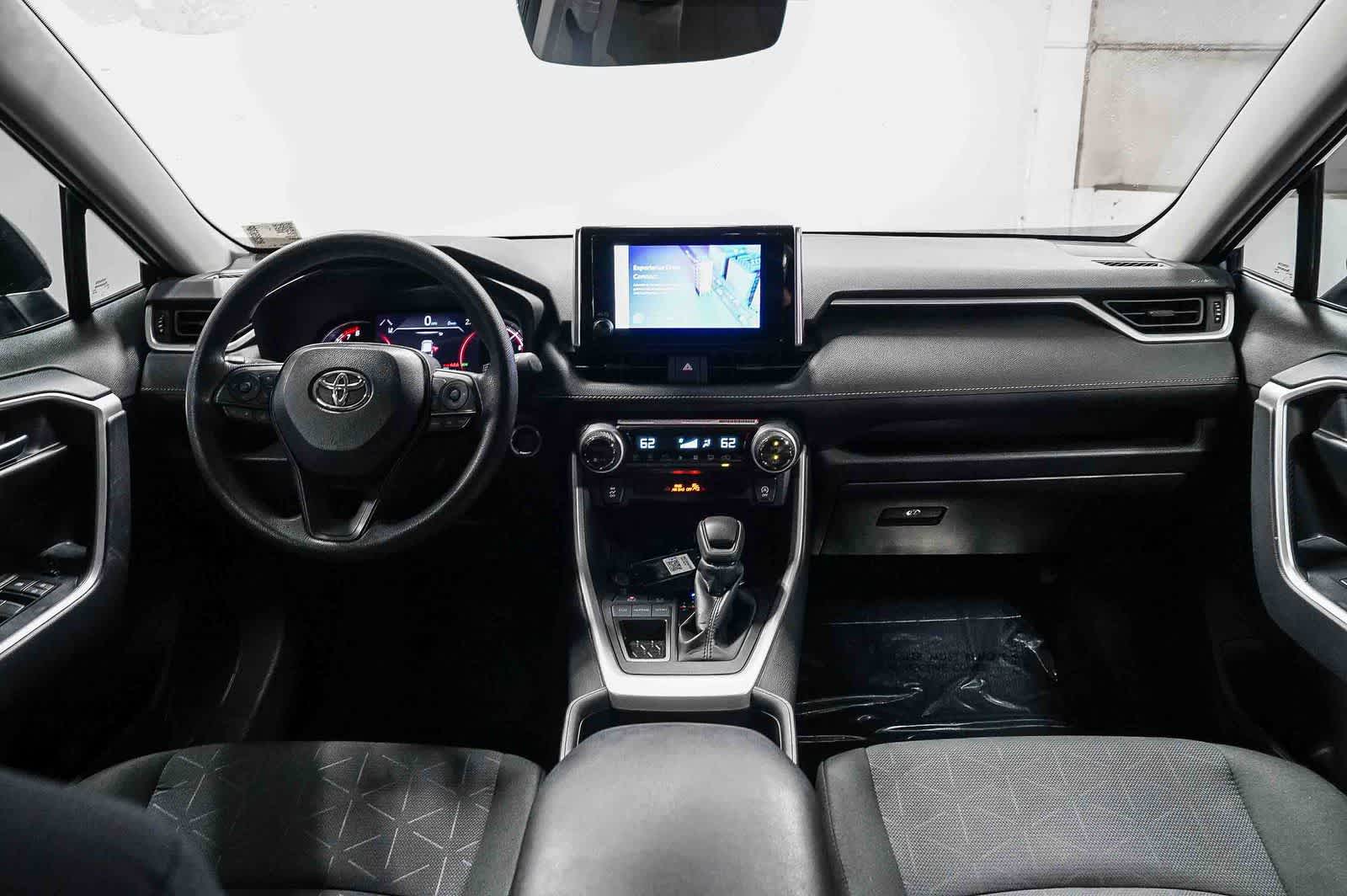 Toyota RAV4 XLE 2024
