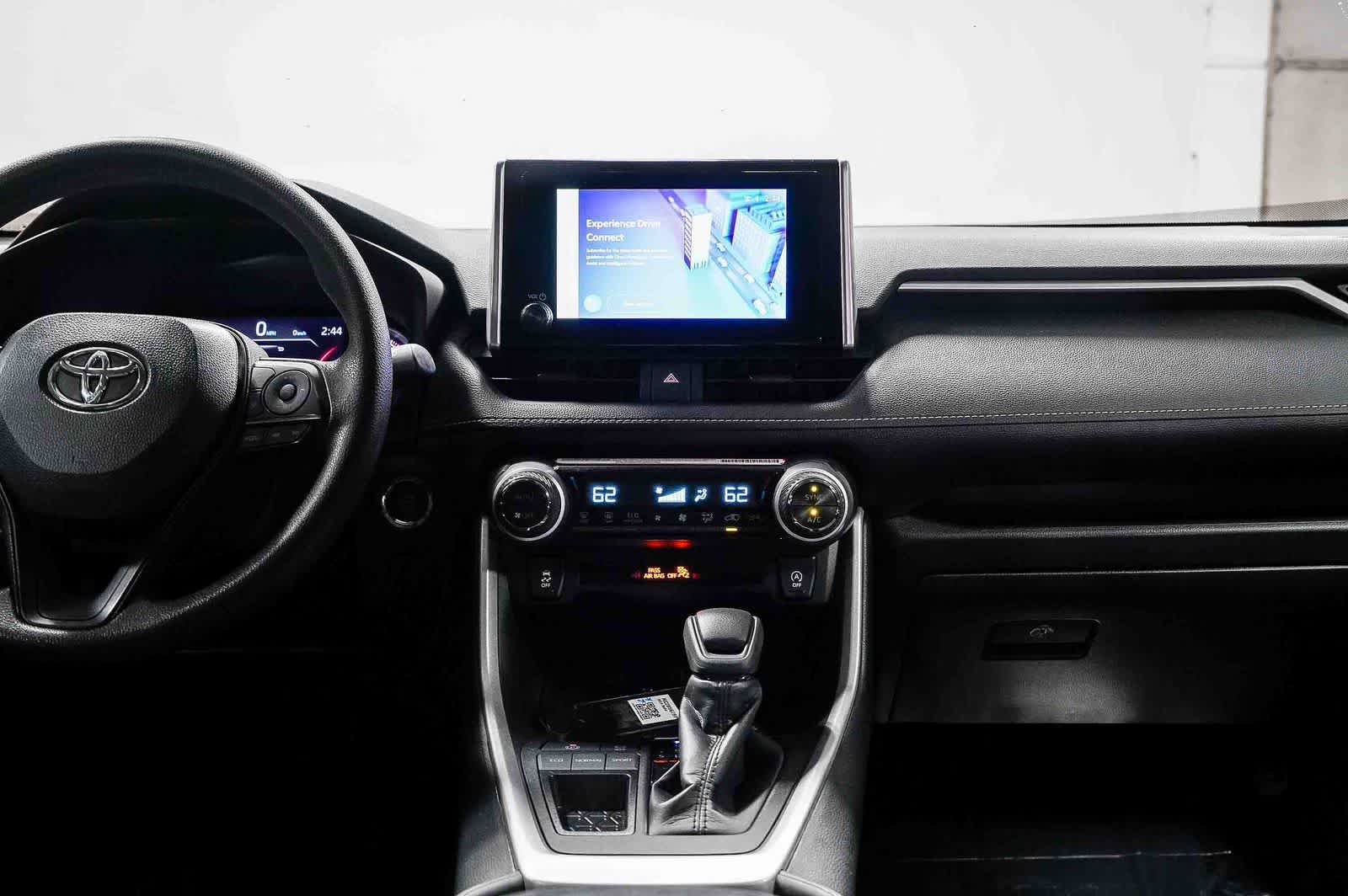 Toyota RAV4 XLE 2024