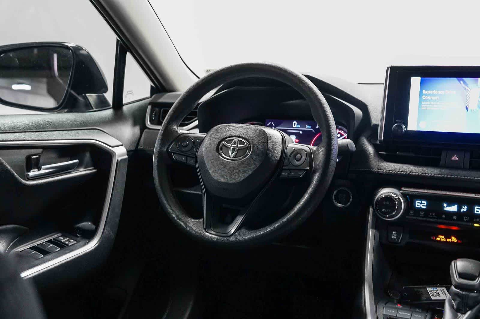 Toyota RAV4 XLE 2024