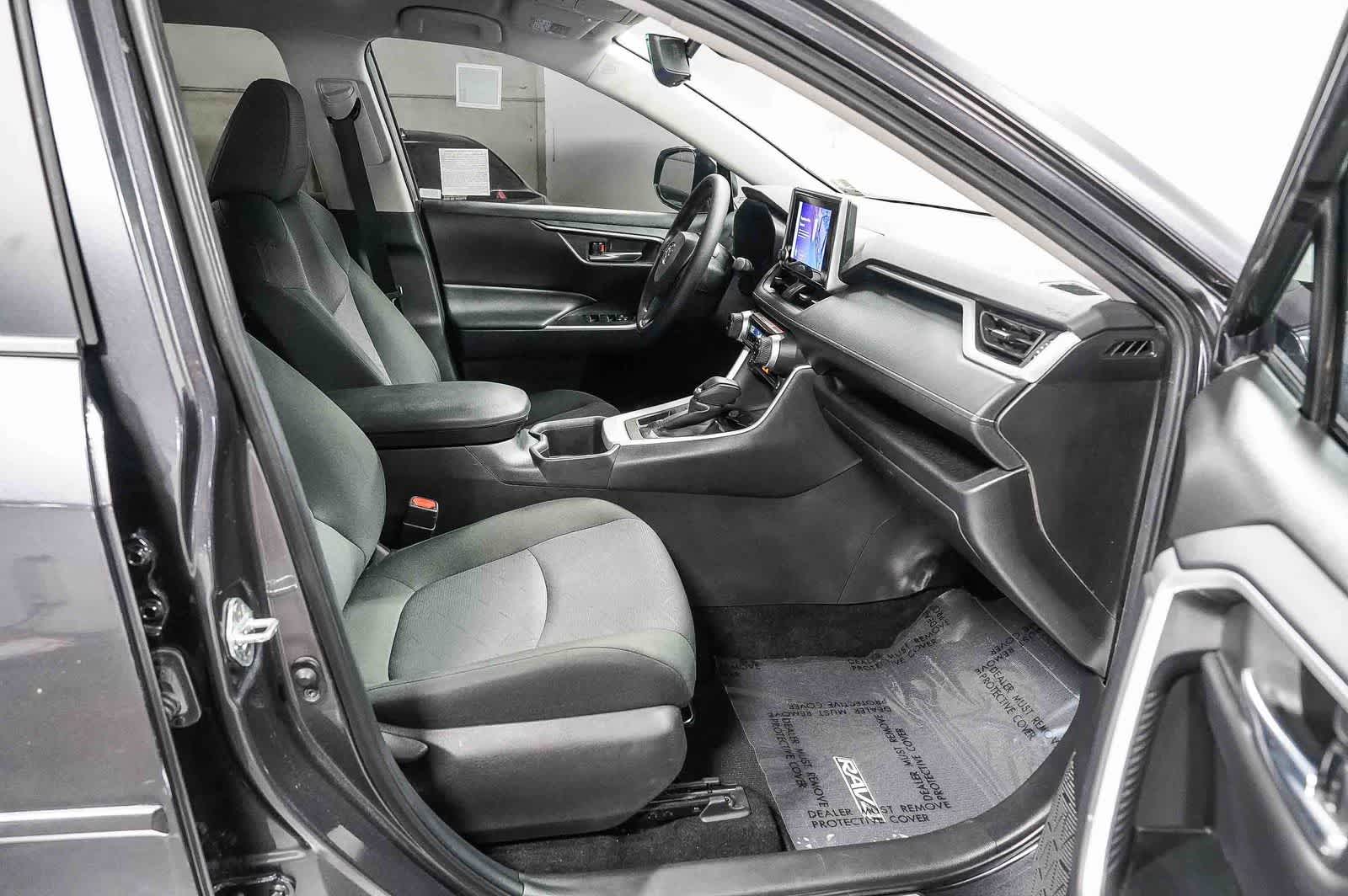 Toyota RAV4 XLE 2024