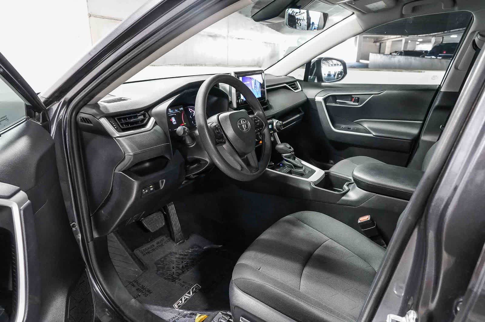 Toyota RAV4 XLE 2024