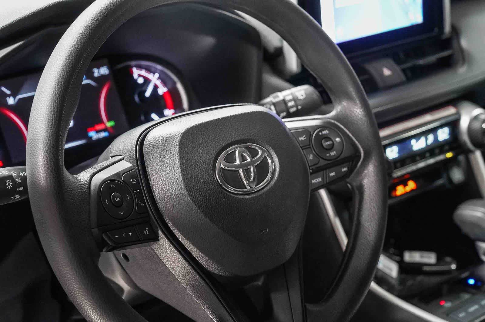Toyota RAV4 XLE 2024