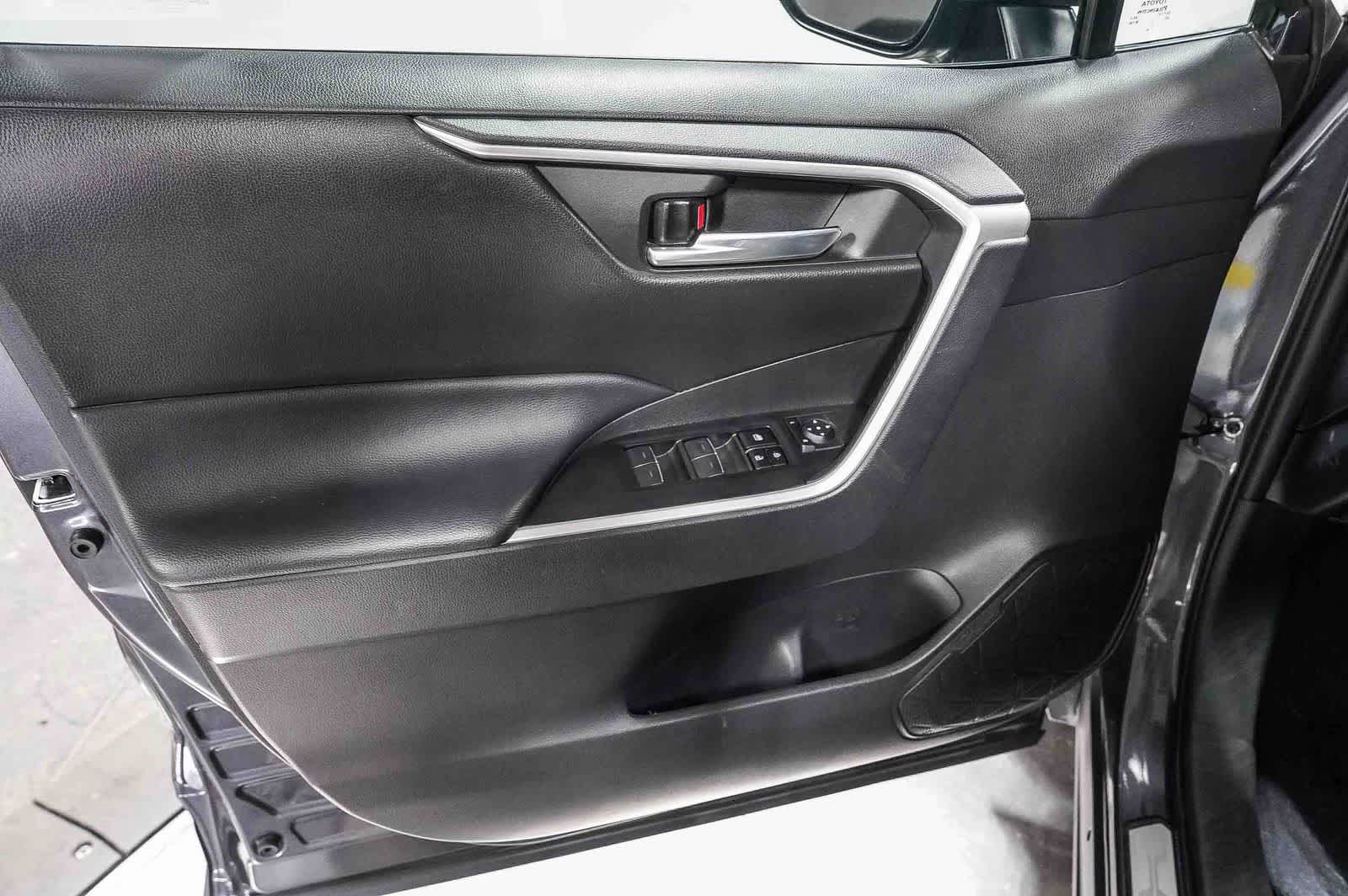 Toyota RAV4 XLE 2024
