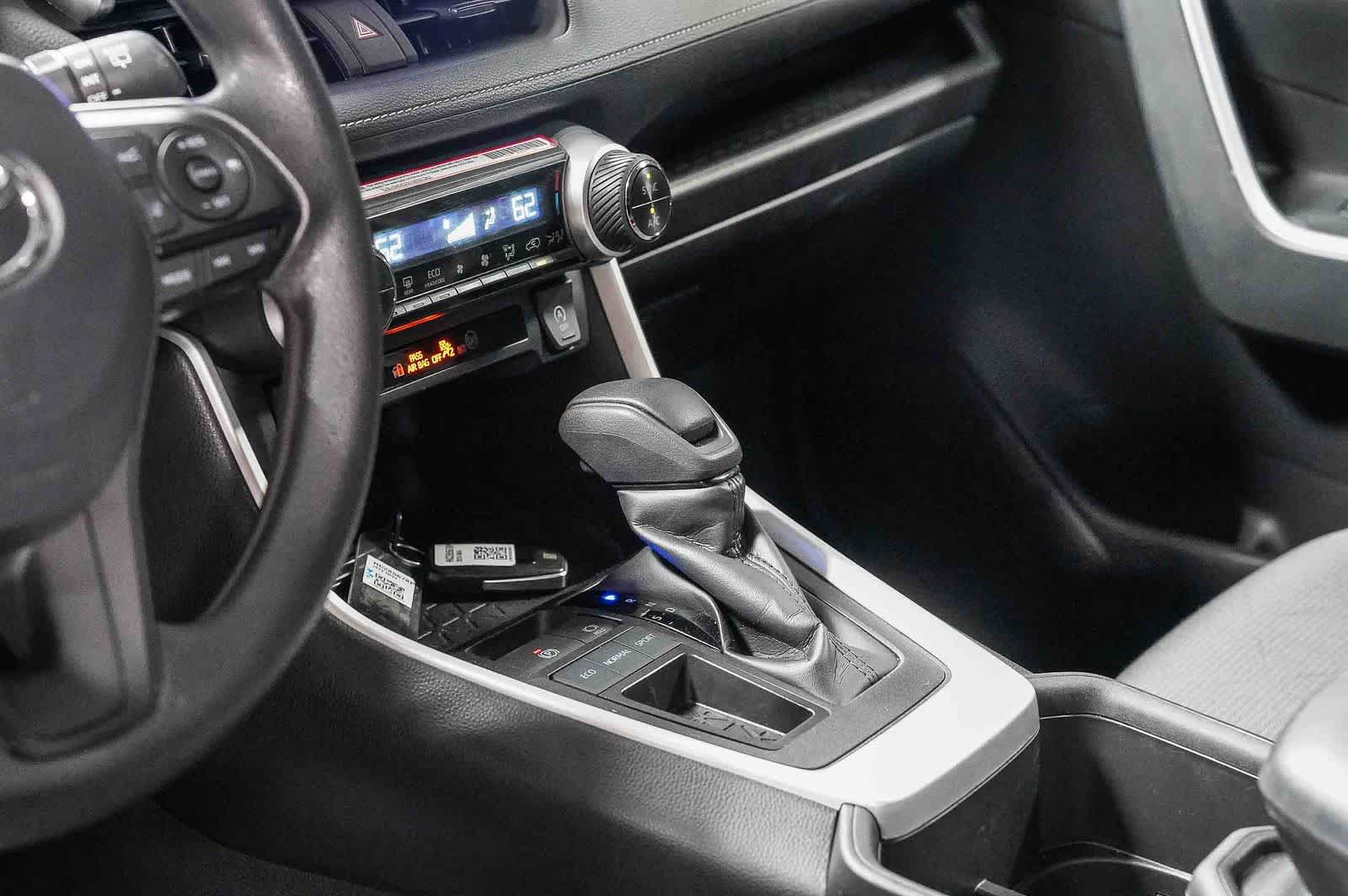 Toyota RAV4 XLE 2024