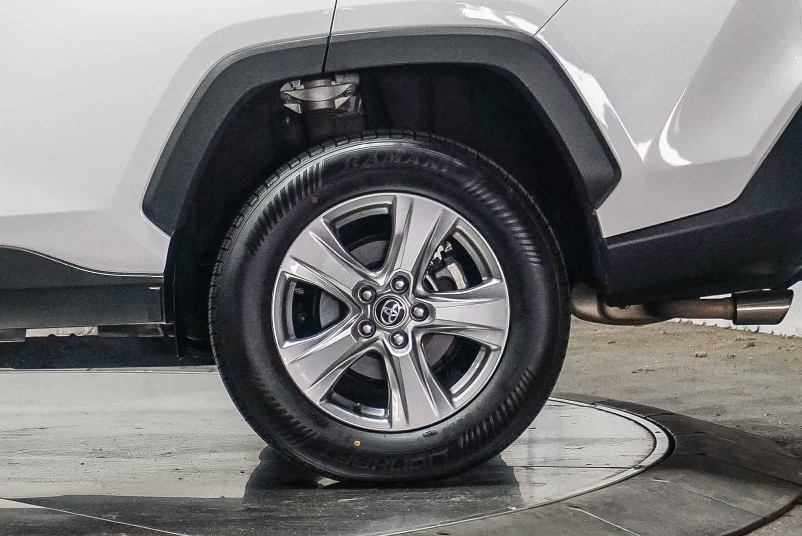 Toyota RAV4 XLE 2024