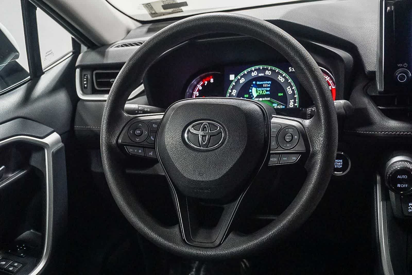 Toyota RAV4 XLE 2024