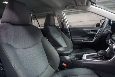 Toyota RAV4 XLE 2024