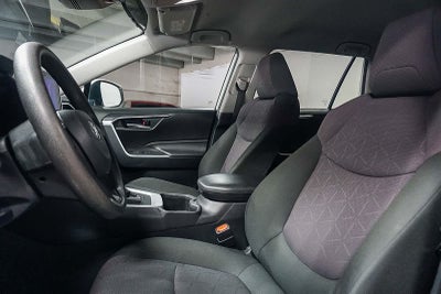 Toyota RAV4 XLE 2024
