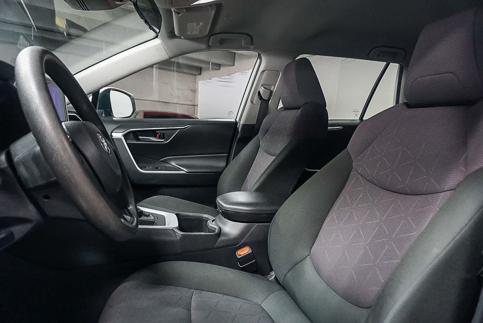 Toyota RAV4 XLE 2024