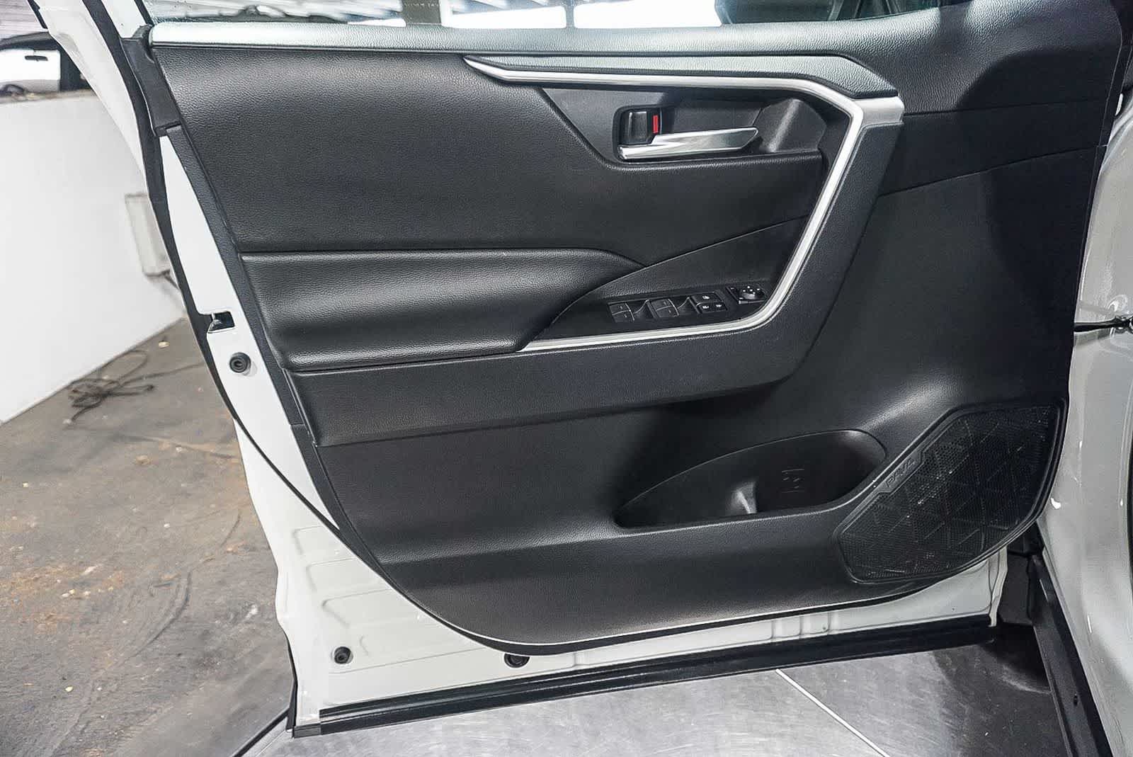Toyota RAV4 XLE 2024