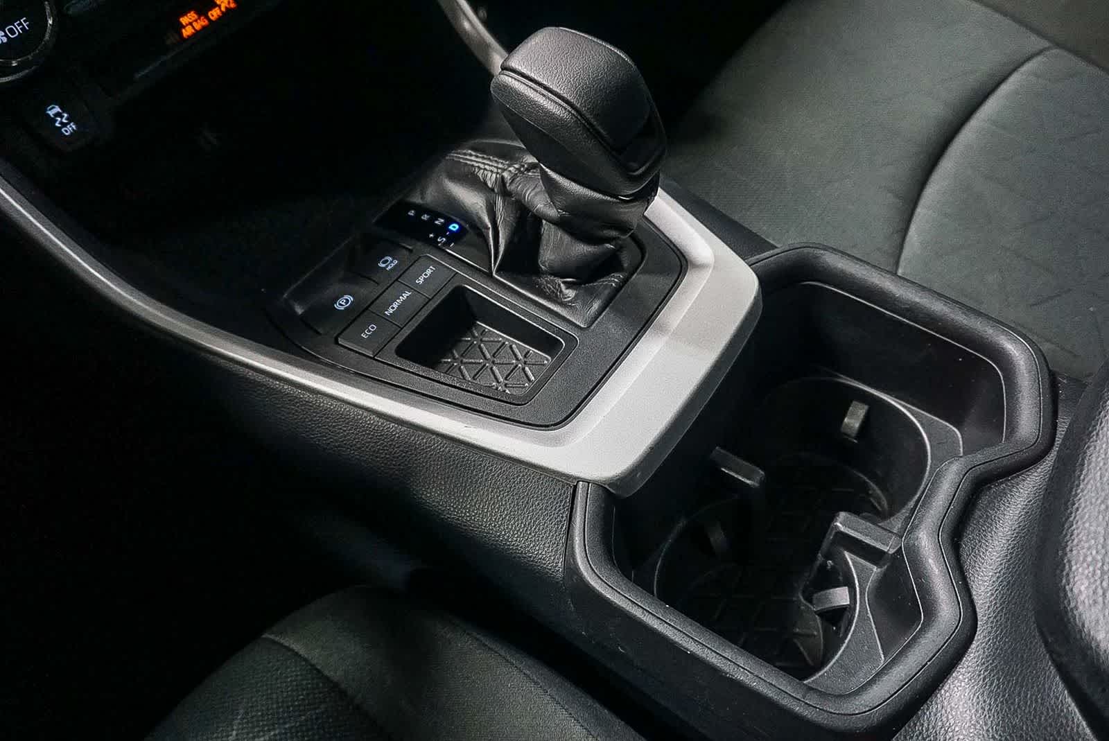 Toyota RAV4 XLE 2024